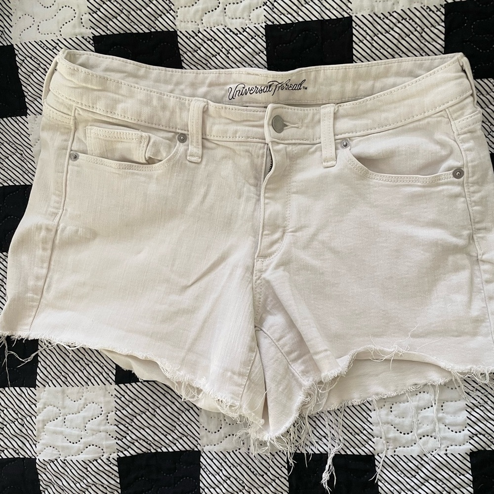 Universal Thread Women's Cream Shorts